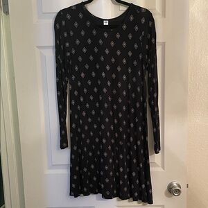 Old Navy Black Geometric Long Sleeve Dress